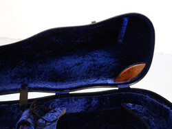 Tvarované pouzdro pro housle